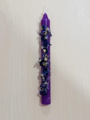 Vela violeta ritualizada